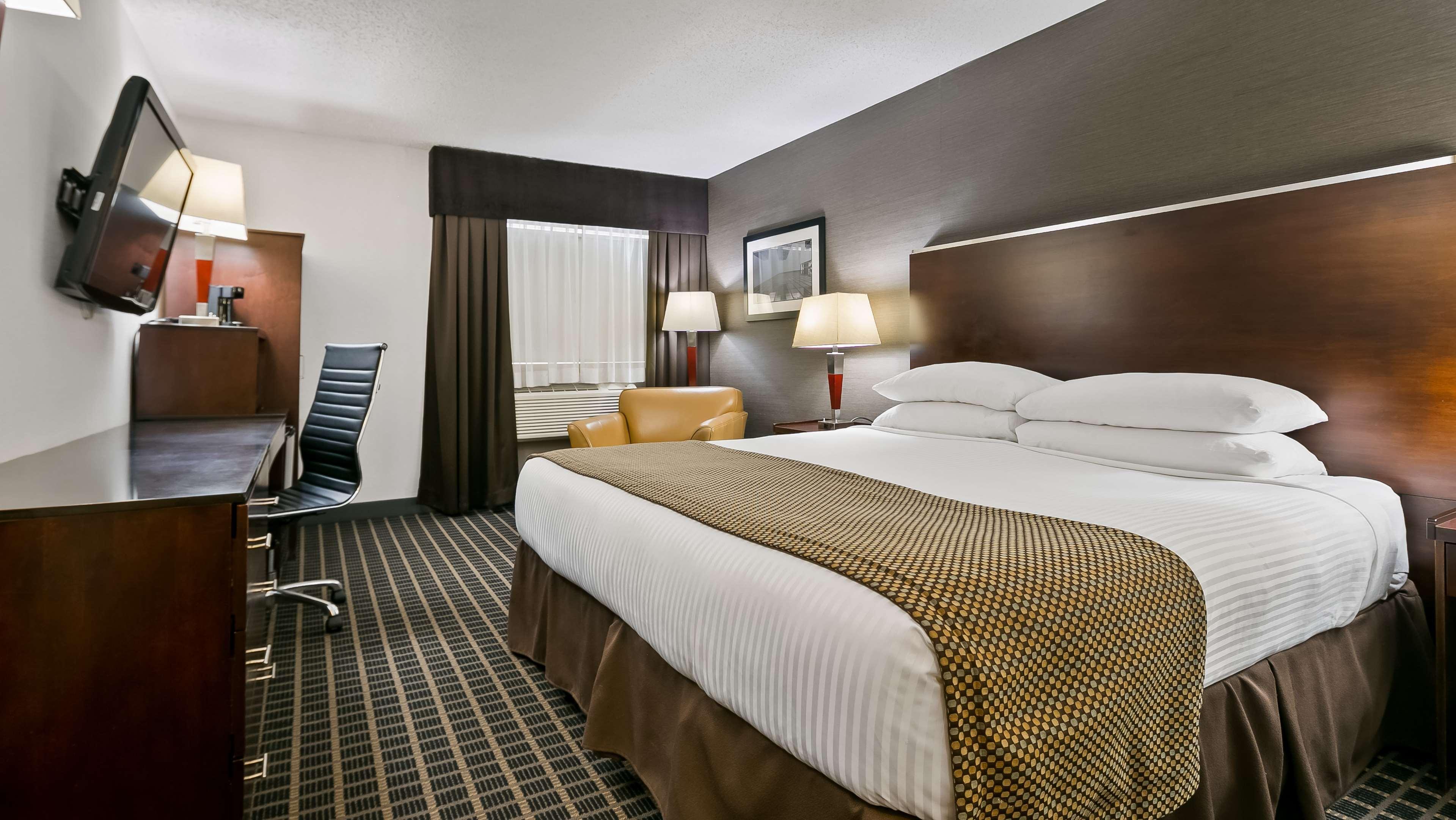 Best Western Airport Inn Calgary Bagian luar foto