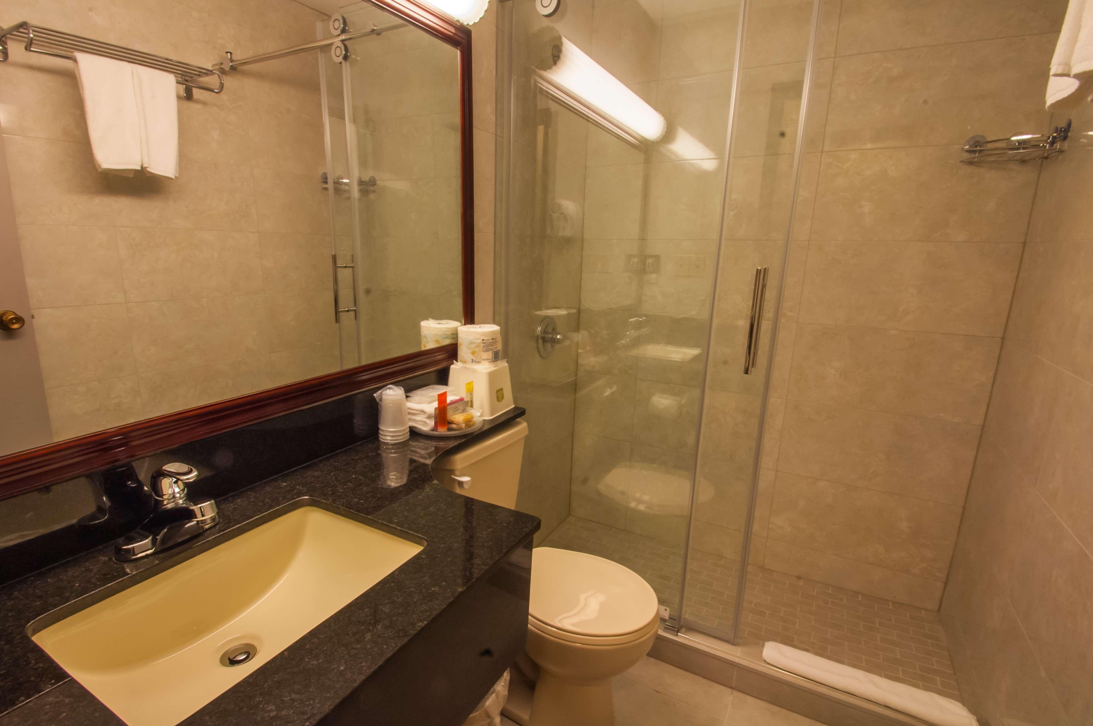 Best Western Airport Inn Calgary Bagian luar foto