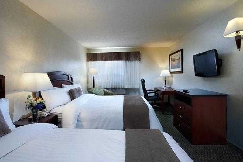 Best Western Airport Inn Calgary Bagian luar foto