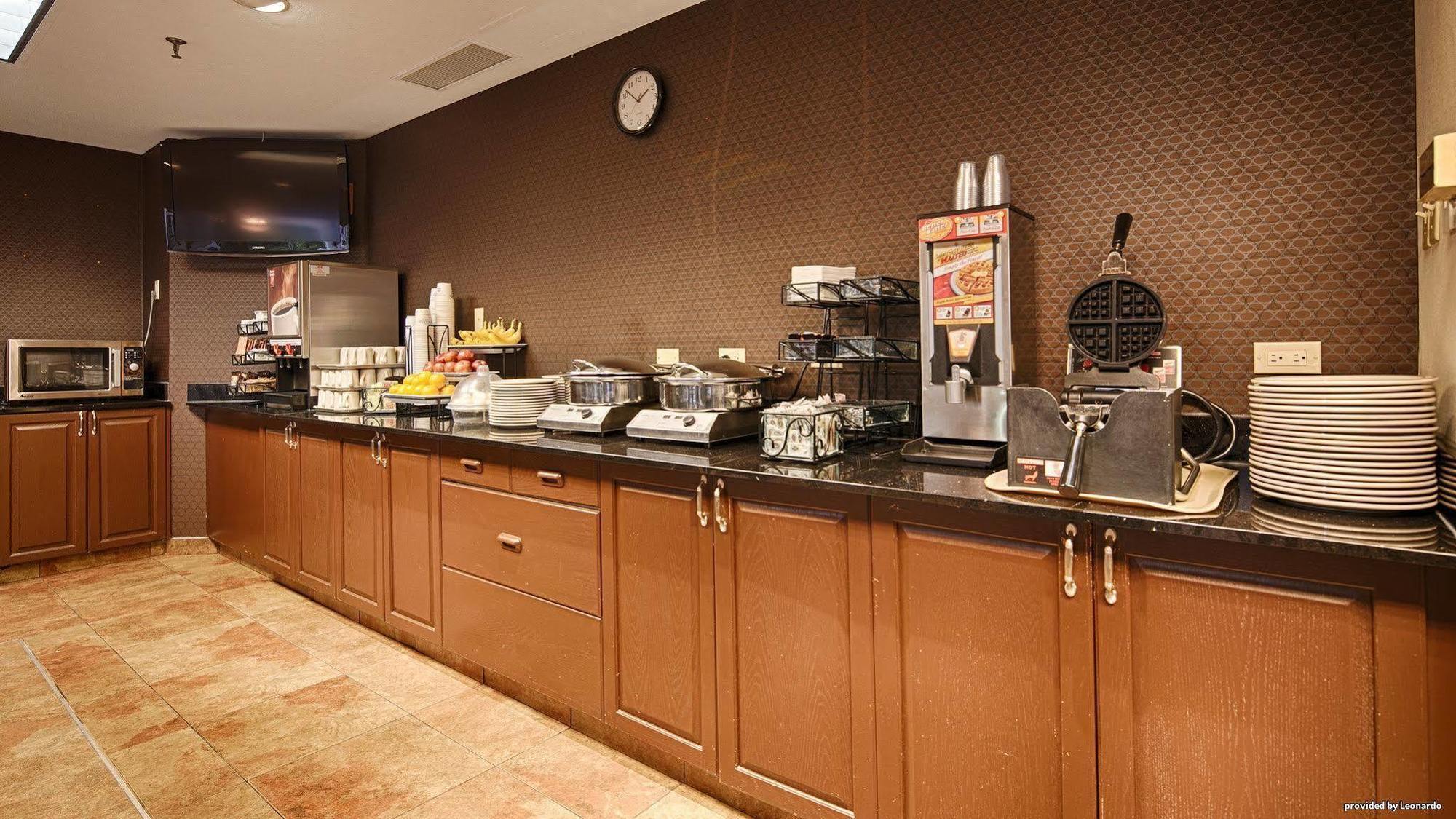 Best Western Airport Inn Calgary Bagian luar foto