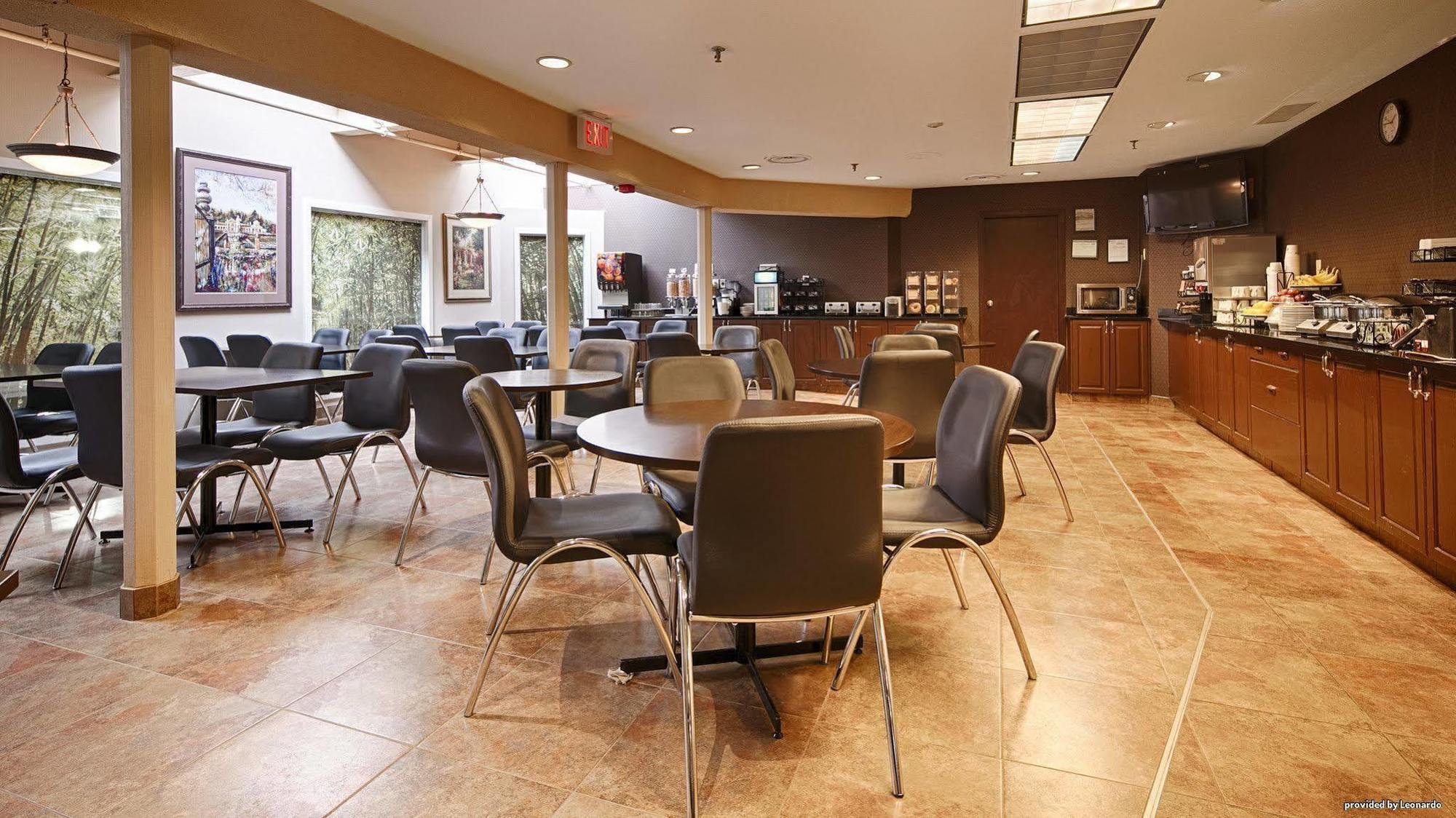 Best Western Airport Inn Calgary Bagian luar foto